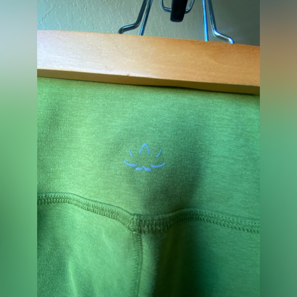 Beyond Yoga Spacedye Out Of Pocket High Waisted Capri Legging in Fern Green ~ S - Picture 8 of 9